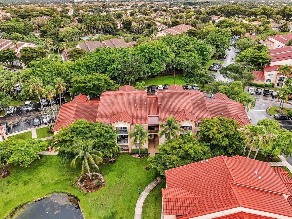 Active With Contract: $2,250 (2 beds, 2 baths, 966 Square Feet)