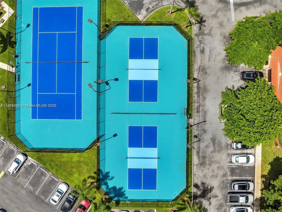 Active With Contract: $2,250 (2 beds, 2 baths, 966 Square Feet)