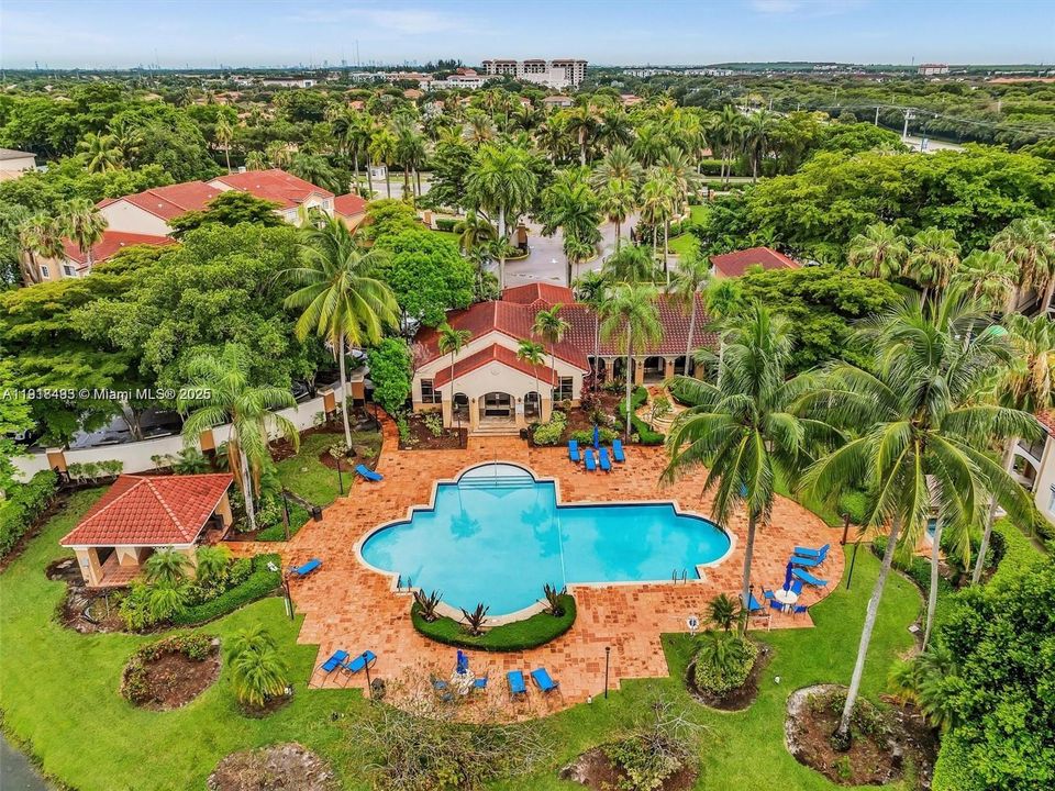 Active With Contract: $2,250 (2 beds, 2 baths, 966 Square Feet)