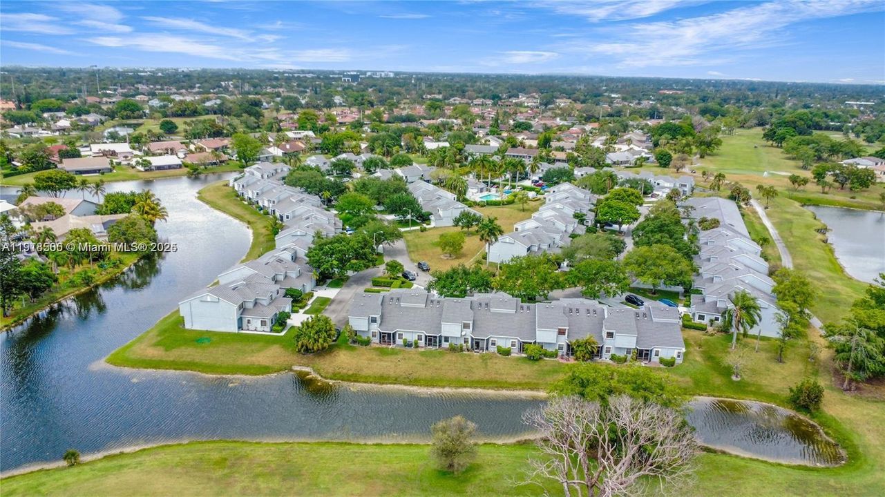 待售: $300,000 (2 贝兹, 2 浴室, 1092 平方英尺)