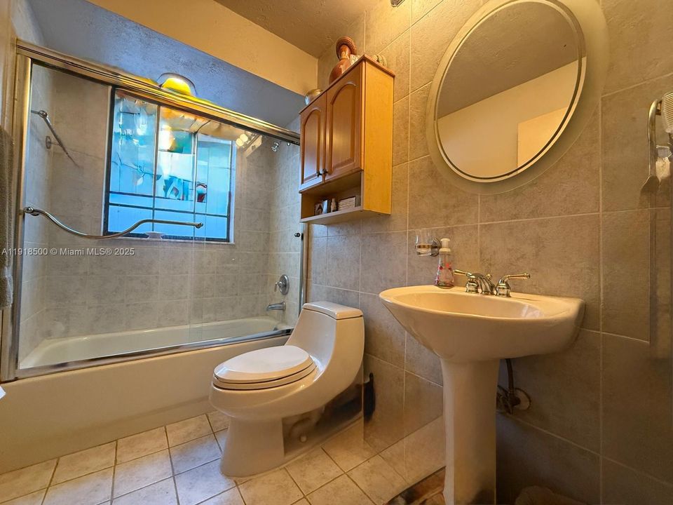 待售: $300,000 (2 贝兹, 2 浴室, 1092 平方英尺)