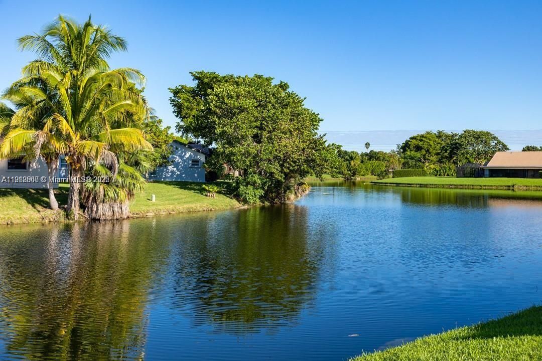 待售: $300,000 (2 贝兹, 2 浴室, 1092 平方英尺)