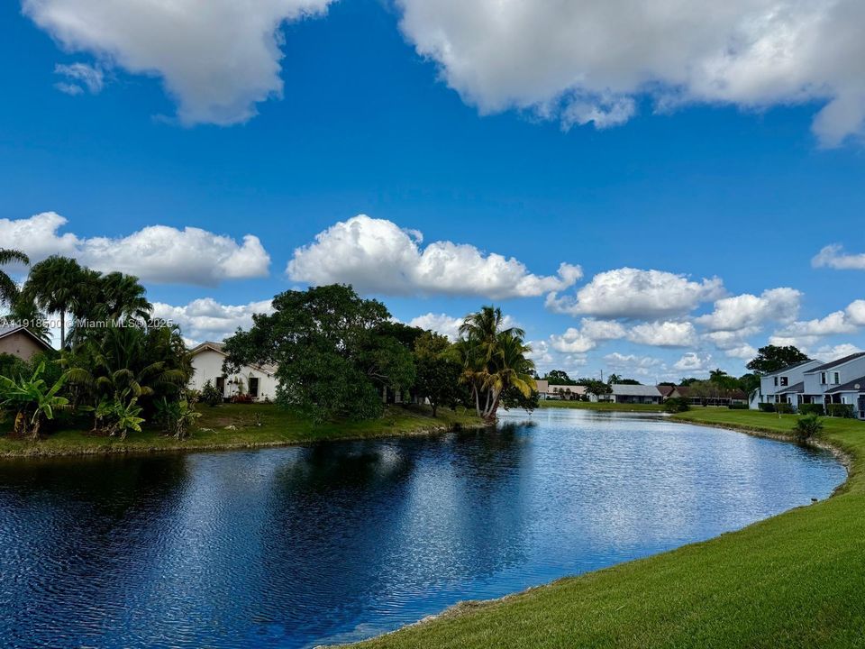 待售: $300,000 (2 贝兹, 2 浴室, 1092 平方英尺)