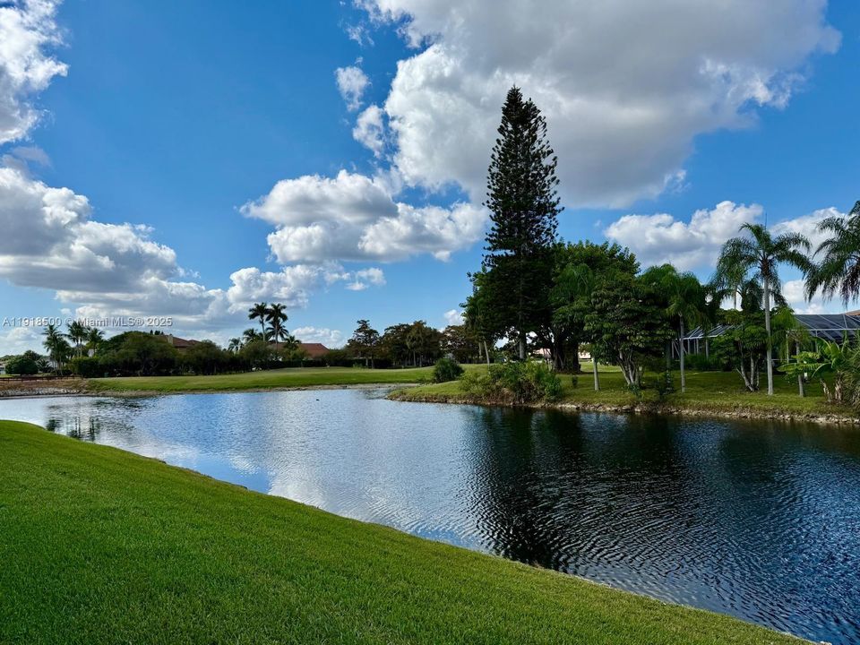 待售: $300,000 (2 贝兹, 2 浴室, 1092 平方英尺)