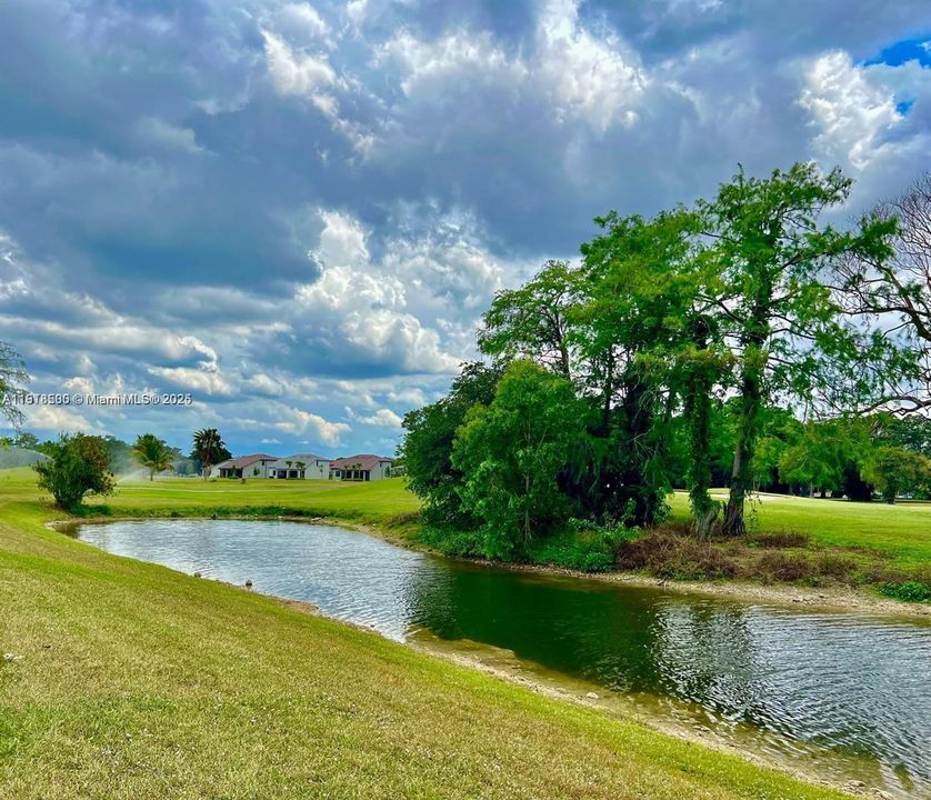 待售: $300,000 (2 贝兹, 2 浴室, 1092 平方英尺)