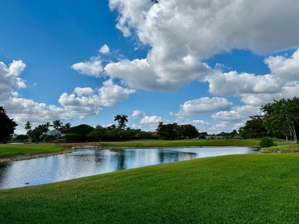 待售: $300,000 (2 贝兹, 2 浴室, 1092 平方英尺)