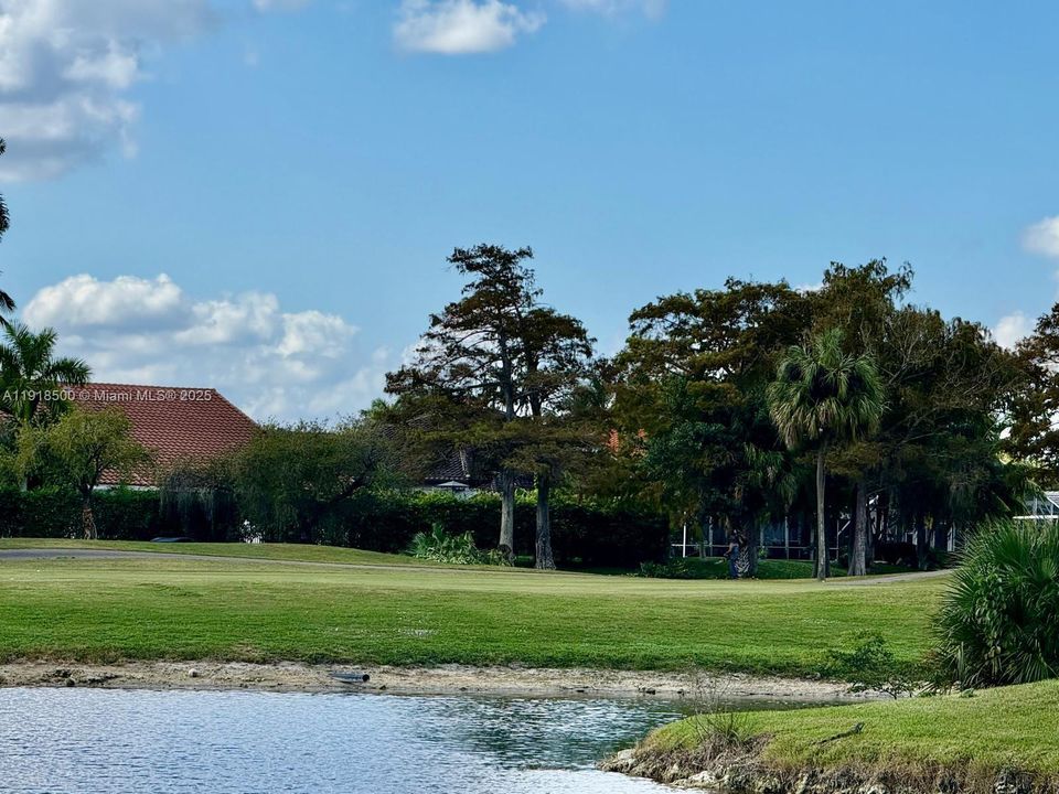 待售: $300,000 (2 贝兹, 2 浴室, 1092 平方英尺)