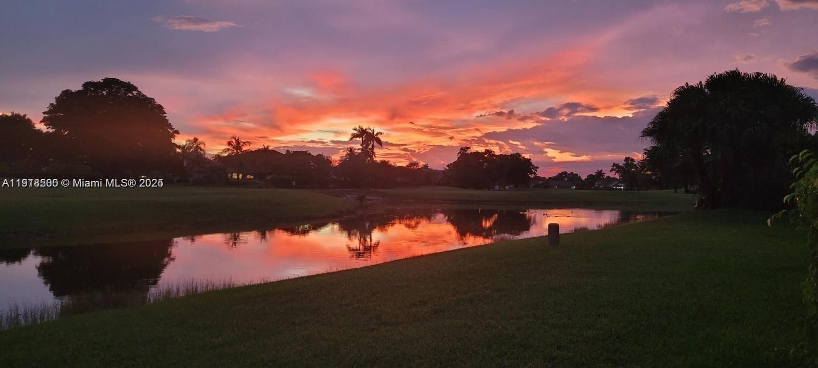 待售: $300,000 (2 贝兹, 2 浴室, 1092 平方英尺)