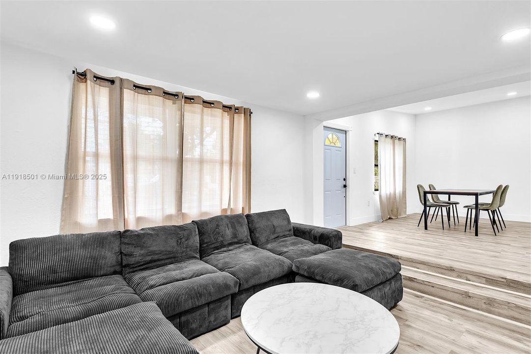 待售: $585,000 (3 贝兹, 2 浴室, 1254 平方英尺)