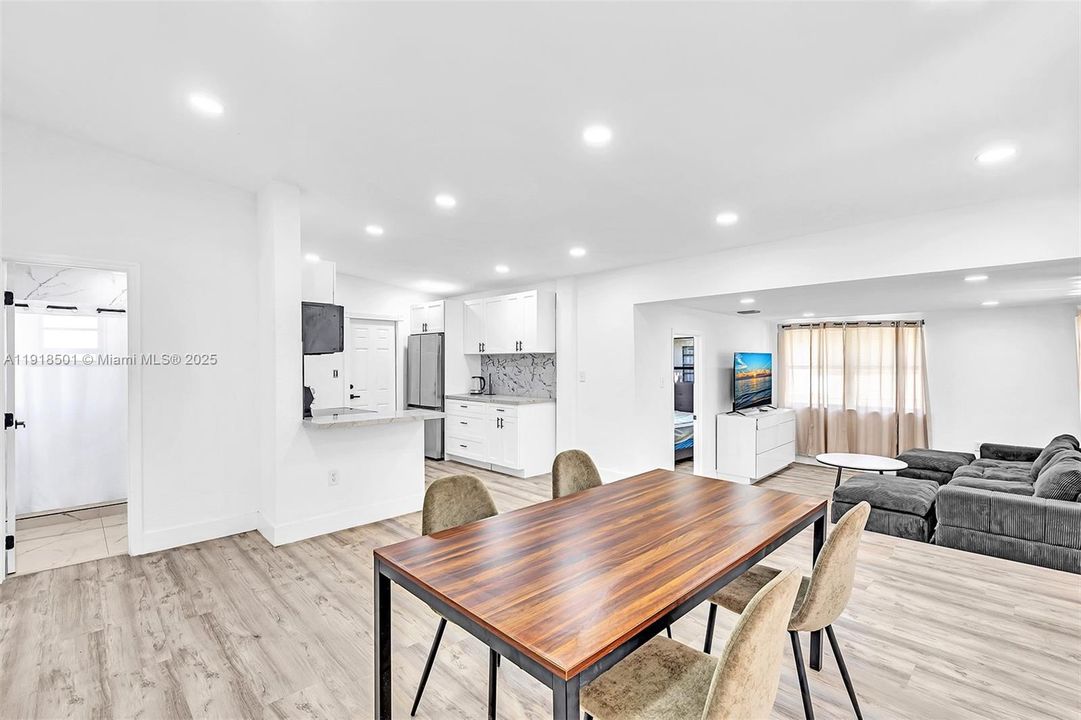 待售: $585,000 (3 贝兹, 2 浴室, 1254 平方英尺)