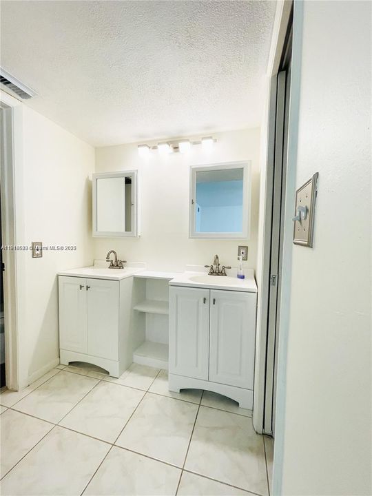 En Venta: $159,900 (2 camas, 2 baños, 1270 Pies cuadrados)