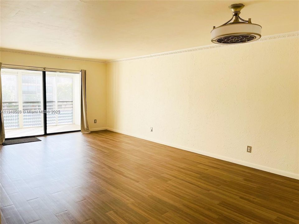 En Venta: $159,900 (2 camas, 2 baños, 1270 Pies cuadrados)