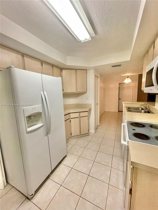 For Rent: $2,500 (2 beds, 2 baths, 1034 Square Feet)