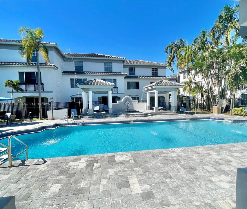 For Rent: $2,500 (2 beds, 2 baths, 1034 Square Feet)