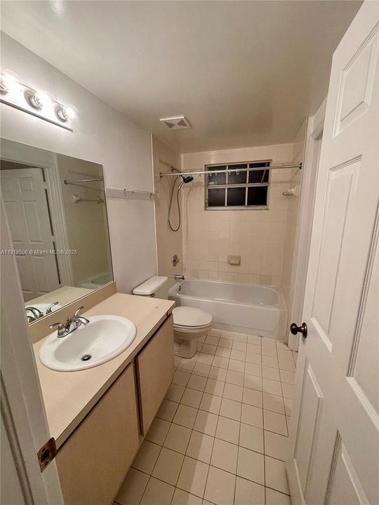 For Rent: $2,500 (2 beds, 2 baths, 1034 Square Feet)