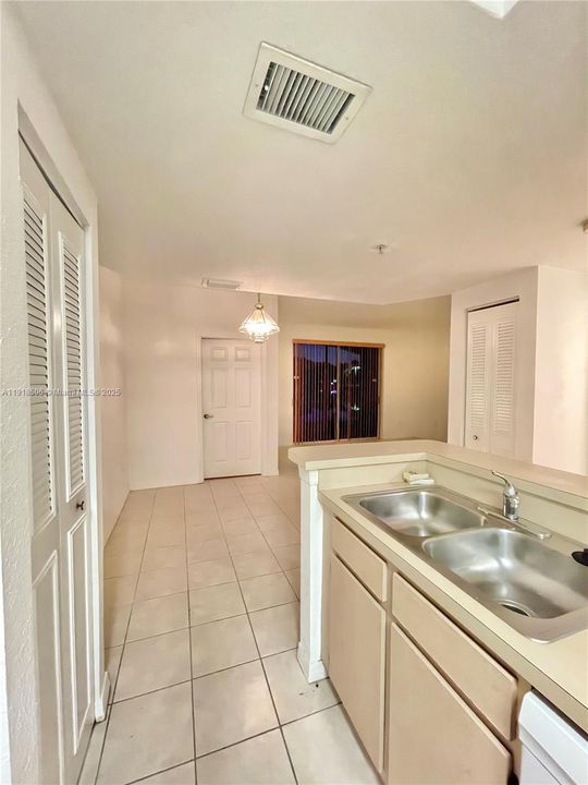 For Rent: $2,500 (2 beds, 2 baths, 1034 Square Feet)