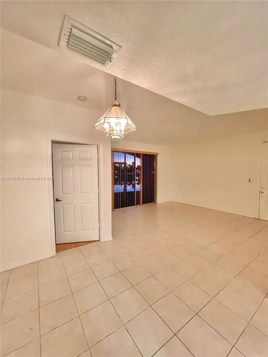 For Rent: $2,500 (2 beds, 2 baths, 1034 Square Feet)