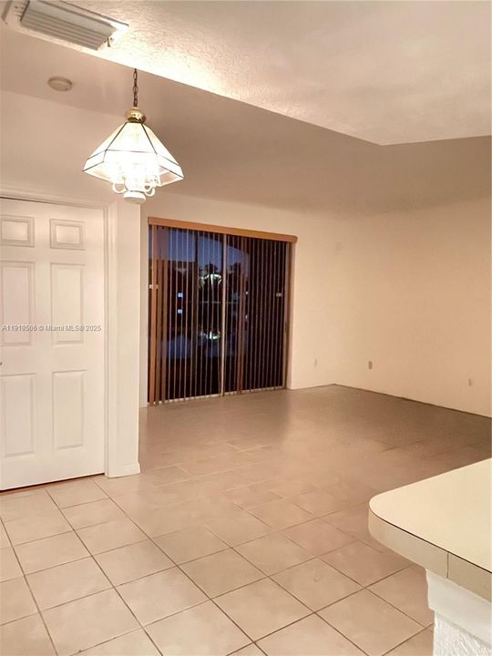For Rent: $2,500 (2 beds, 2 baths, 1034 Square Feet)