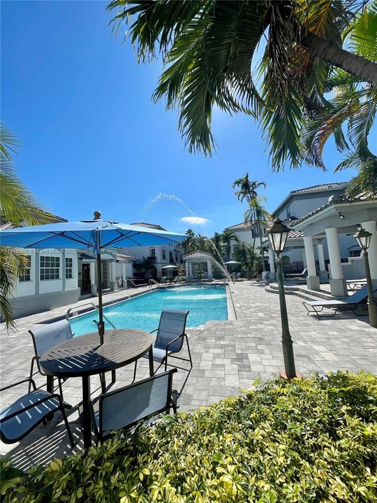 For Rent: $2,500 (2 beds, 2 baths, 1034 Square Feet)