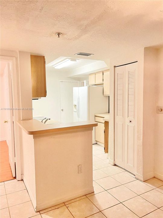 For Rent: $2,500 (2 beds, 2 baths, 1034 Square Feet)