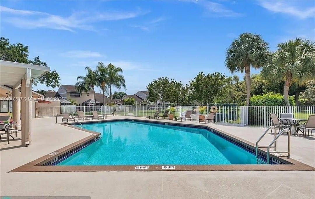 出租: $3,500 (2 贝兹, 2 浴室, 1308 平方英尺)