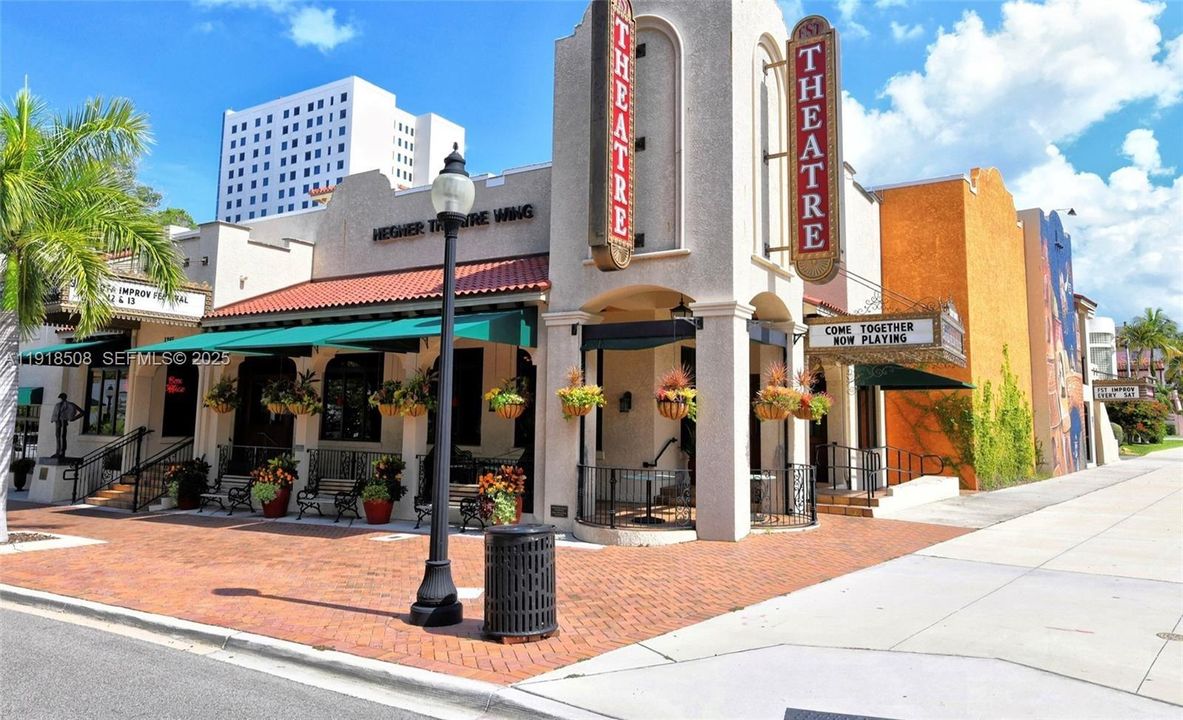 A quick stroll to Sarasota's renowned theaters, the Opera House, and more- placing world class arts and culture right at your doorstep.