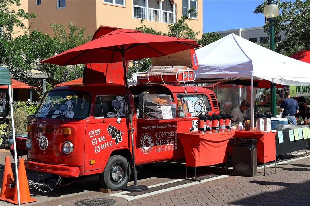 Just steps from Mira Mar Sarasota's beloved Farmers Market comes to life each weekend - offering fresh local produce, artisan goods, and the vibrant energy of downtown.