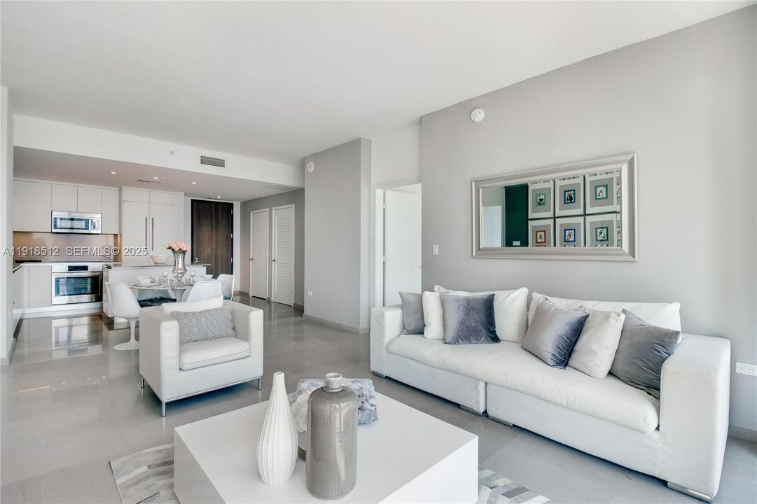 Activo con contrato: $6,400 (2 camas, 2 baños, 1200 Pies cuadrados)