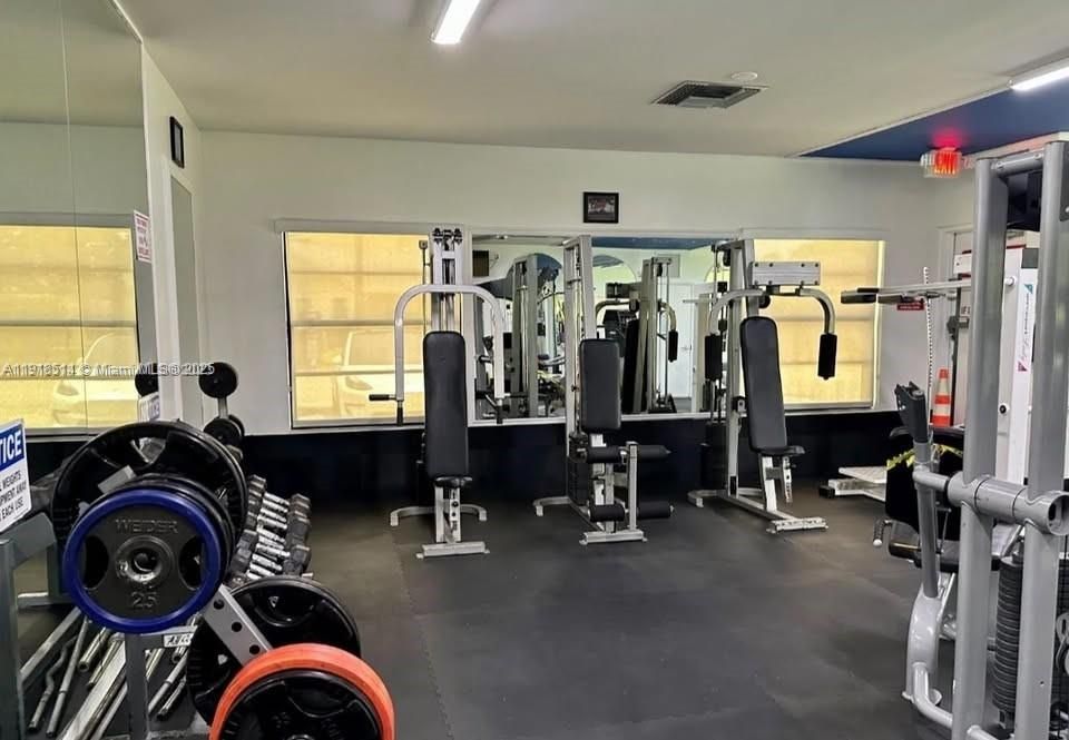 For Rent: $1,650 (1 beds, 1 baths, 850 Square Feet)