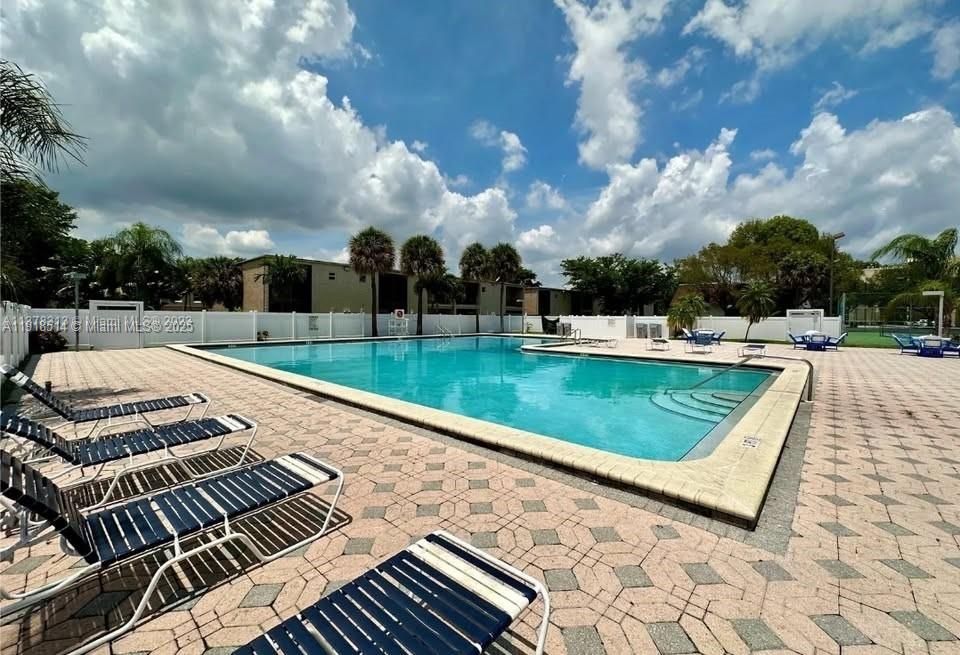 For Rent: $1,650 (1 beds, 1 baths, 850 Square Feet)