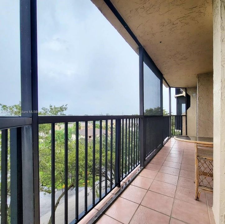 For Rent: $1,650 (1 beds, 1 baths, 850 Square Feet)