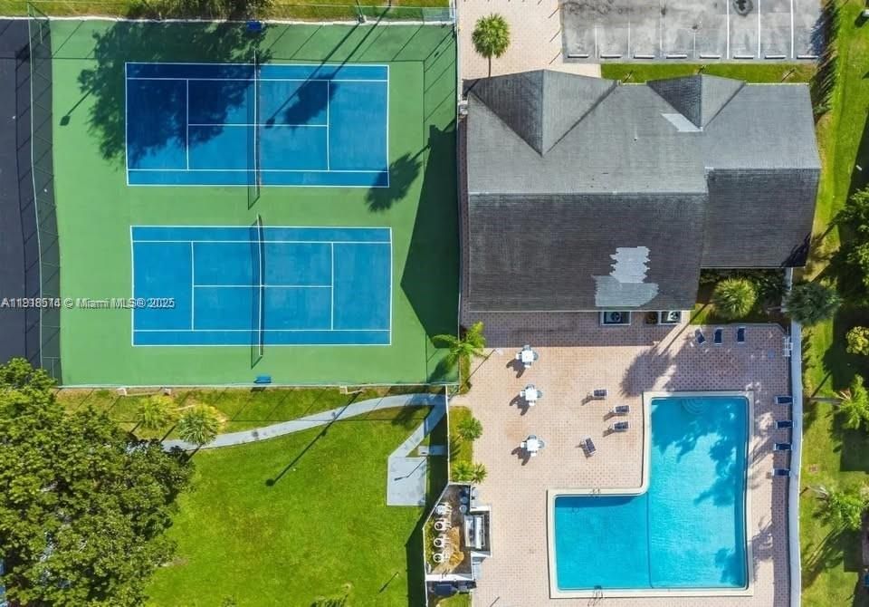 For Rent: $1,650 (1 beds, 1 baths, 850 Square Feet)