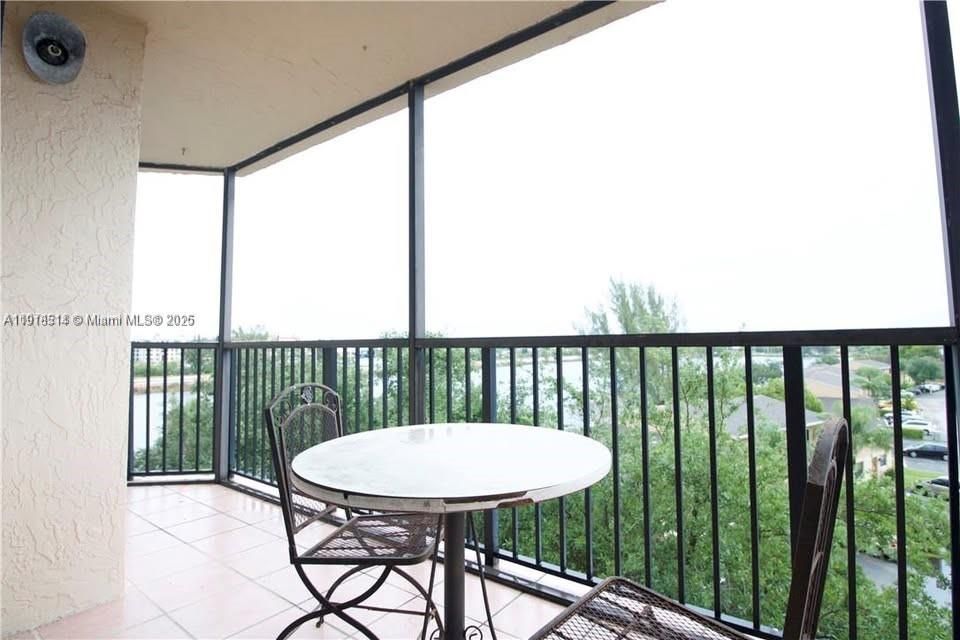 For Rent: $1,650 (1 beds, 1 baths, 850 Square Feet)