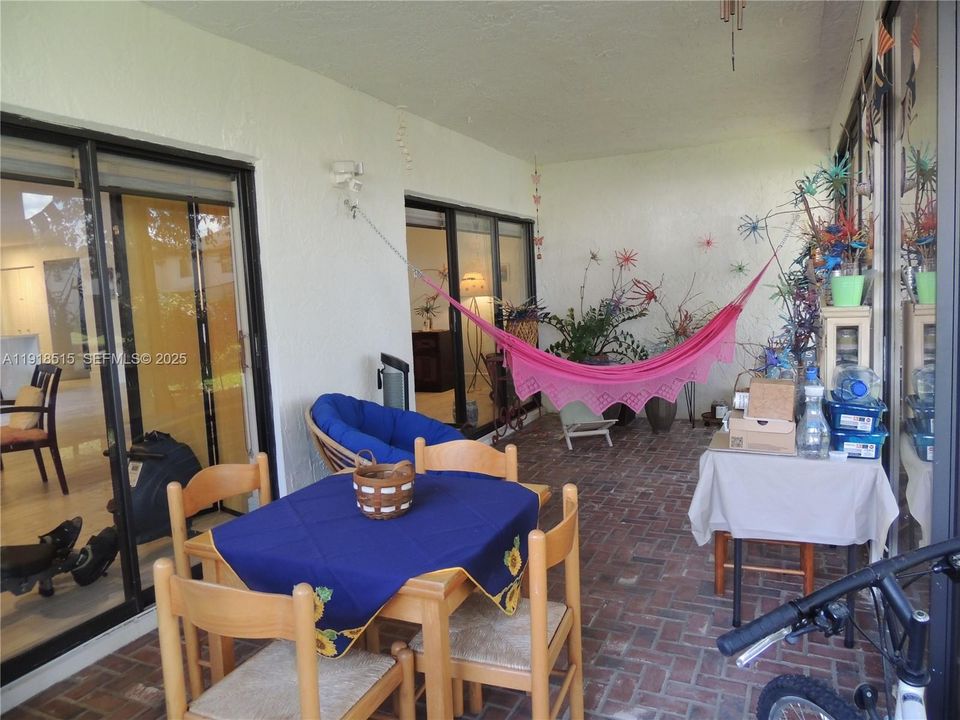 En Venta: $319,000 (3 camas, 2 baños, 1411 Pies cuadrados)