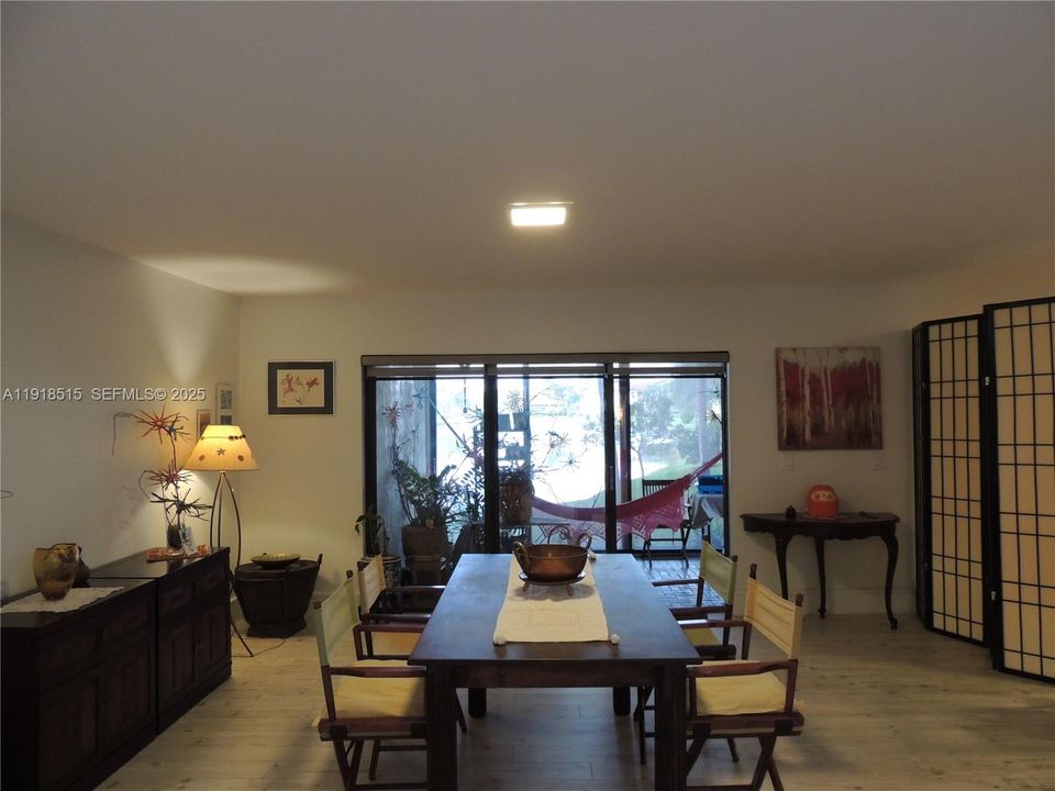 En Venta: $319,000 (3 camas, 2 baños, 1411 Pies cuadrados)