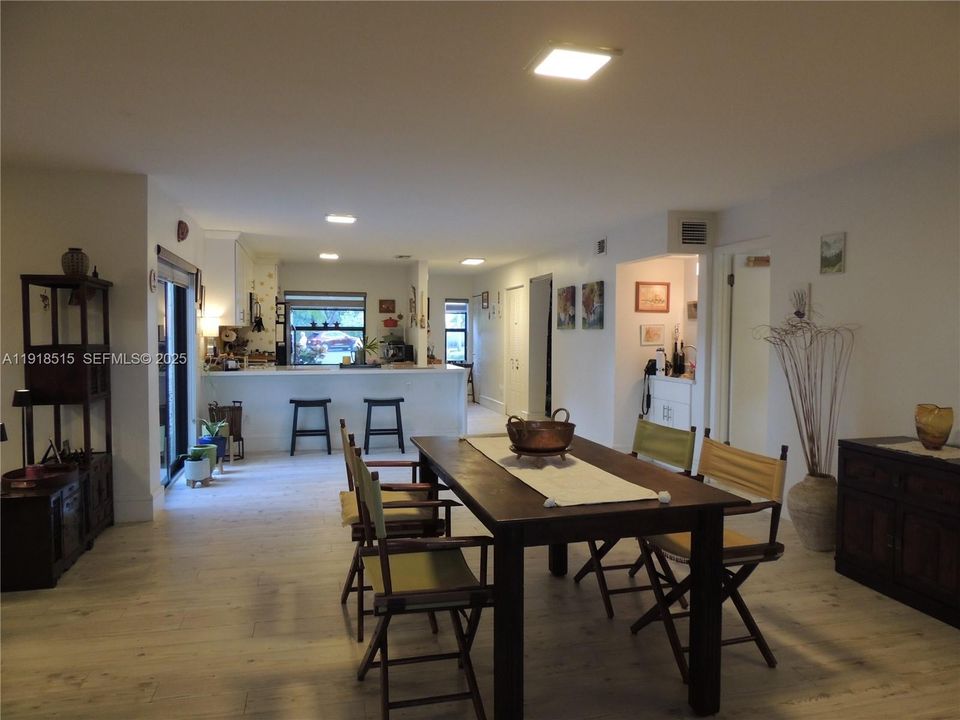 En Venta: $319,000 (3 camas, 2 baños, 1411 Pies cuadrados)