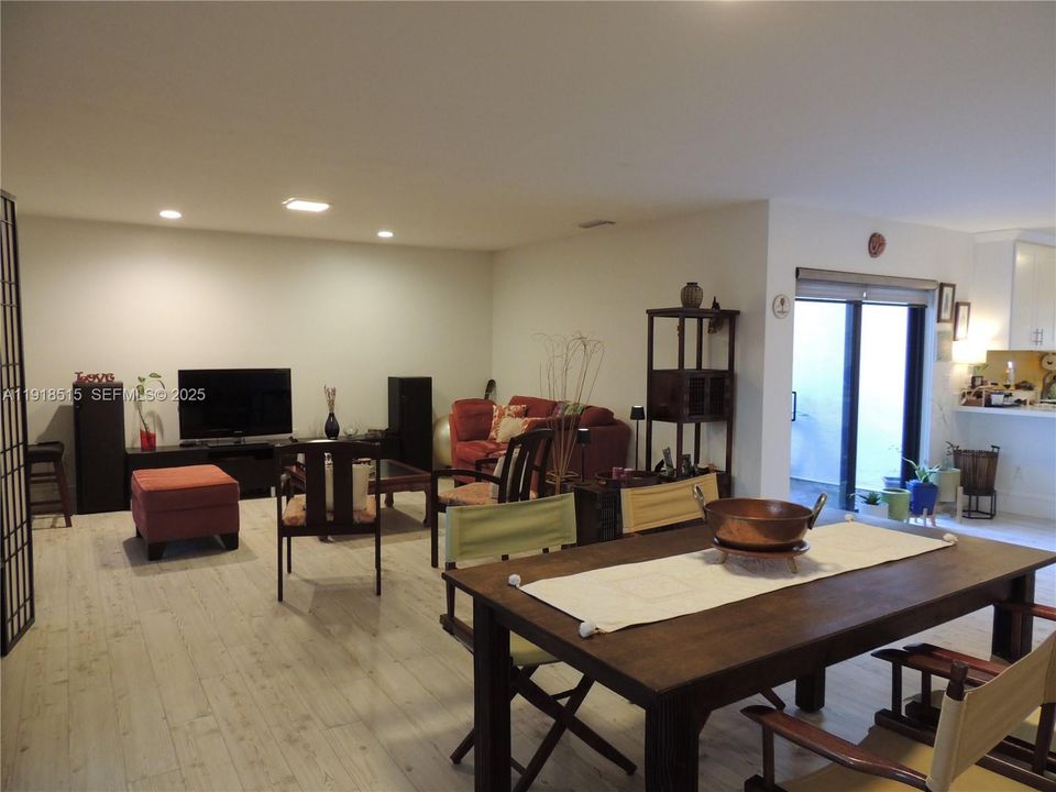 En Venta: $319,000 (3 camas, 2 baños, 1411 Pies cuadrados)