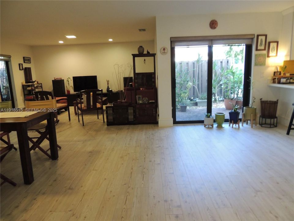 En Venta: $319,000 (3 camas, 2 baños, 1411 Pies cuadrados)