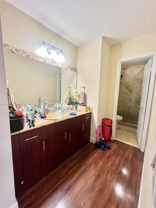 На продажу: $360,000 (2 спален, 2 ванн, 1210 Квадратных фут)