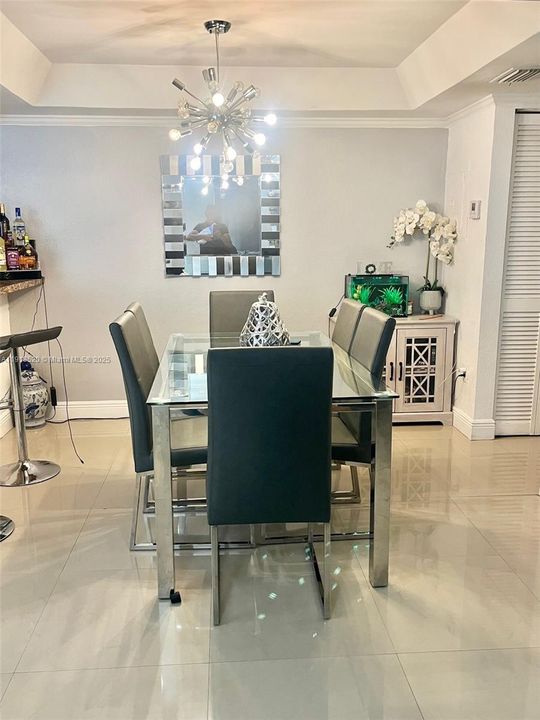 На продажу: $360,000 (2 спален, 2 ванн, 1210 Квадратных фут)