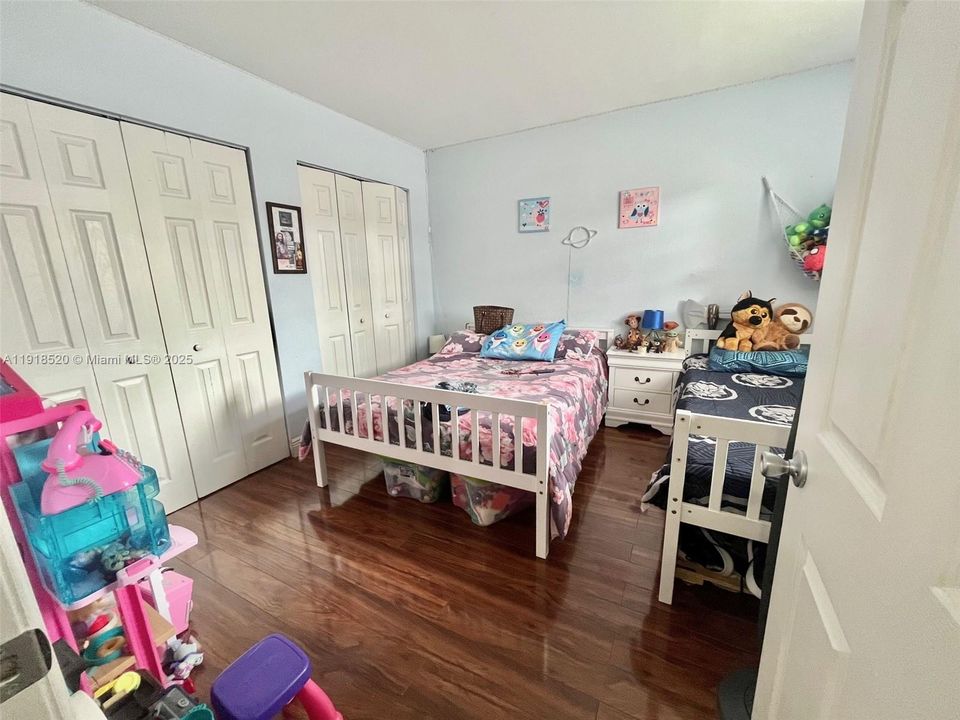 На продажу: $360,000 (2 спален, 2 ванн, 1210 Квадратных фут)