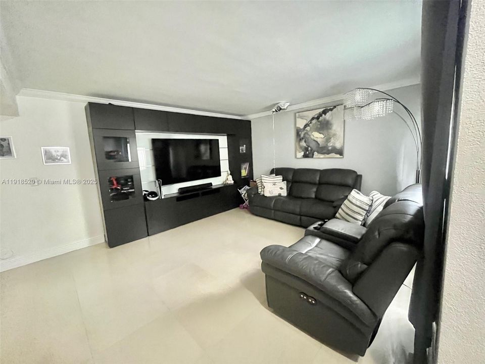 На продажу: $360,000 (2 спален, 2 ванн, 1210 Квадратных фут)