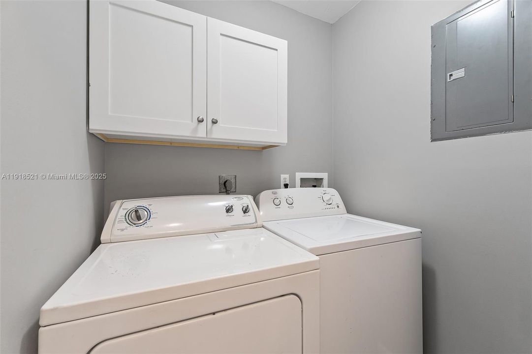For Sale: $265,000 (2 beds, 2 baths, 1337 Square Feet)