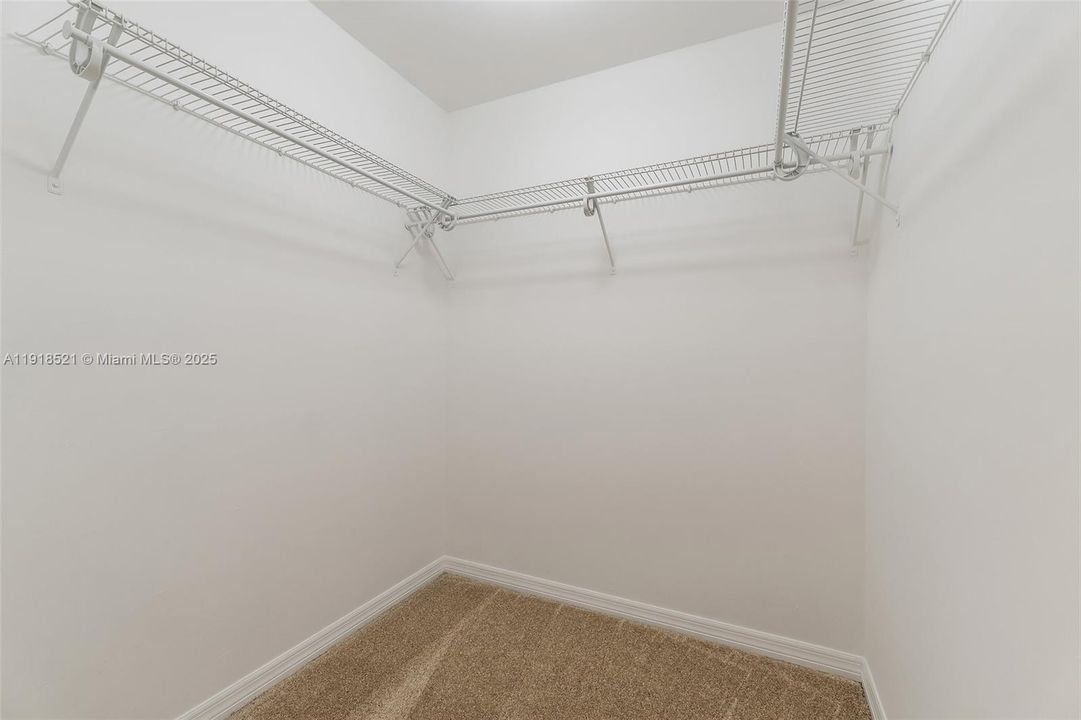 For Sale: $265,000 (2 beds, 2 baths, 1337 Square Feet)