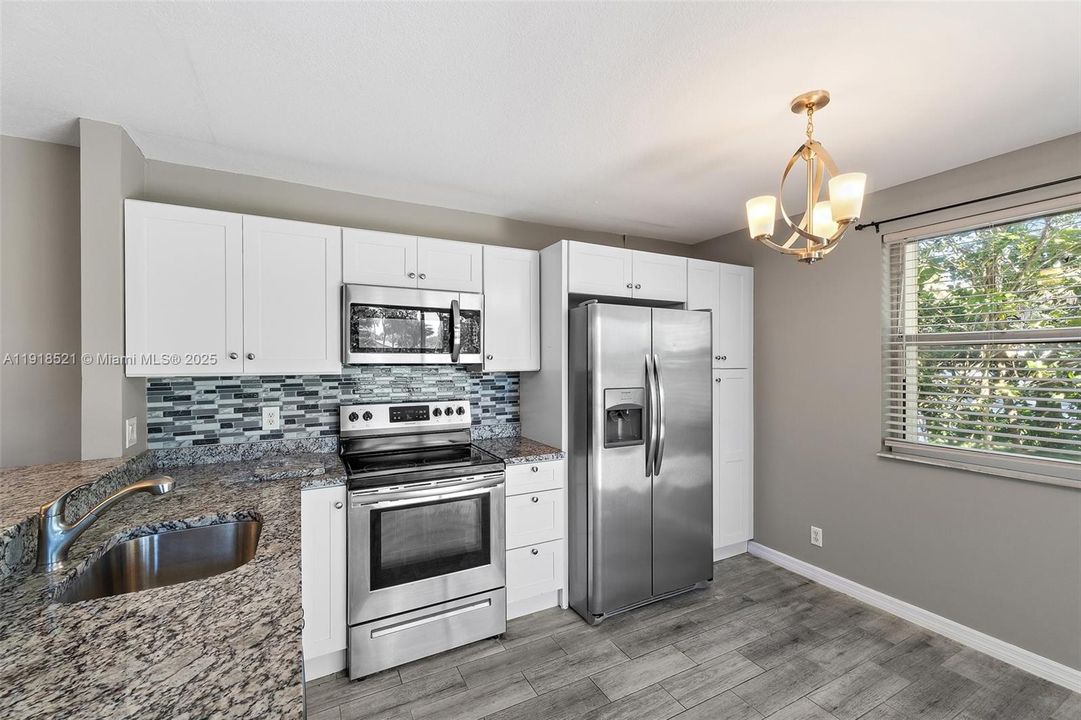 For Sale: $265,000 (2 beds, 2 baths, 1337 Square Feet)