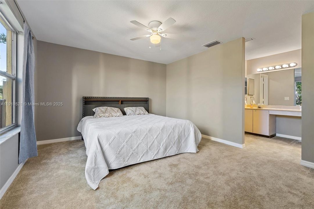 For Sale: $265,000 (2 beds, 2 baths, 1337 Square Feet)