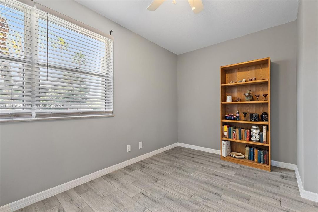 For Sale: $265,000 (2 beds, 2 baths, 1337 Square Feet)