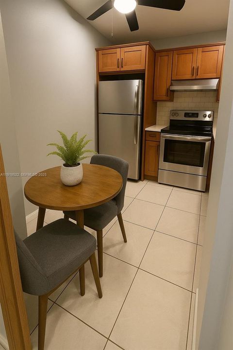 Под контрактом: $1,550 (1 спален, 1 ванн, 816 Квадратных фут)