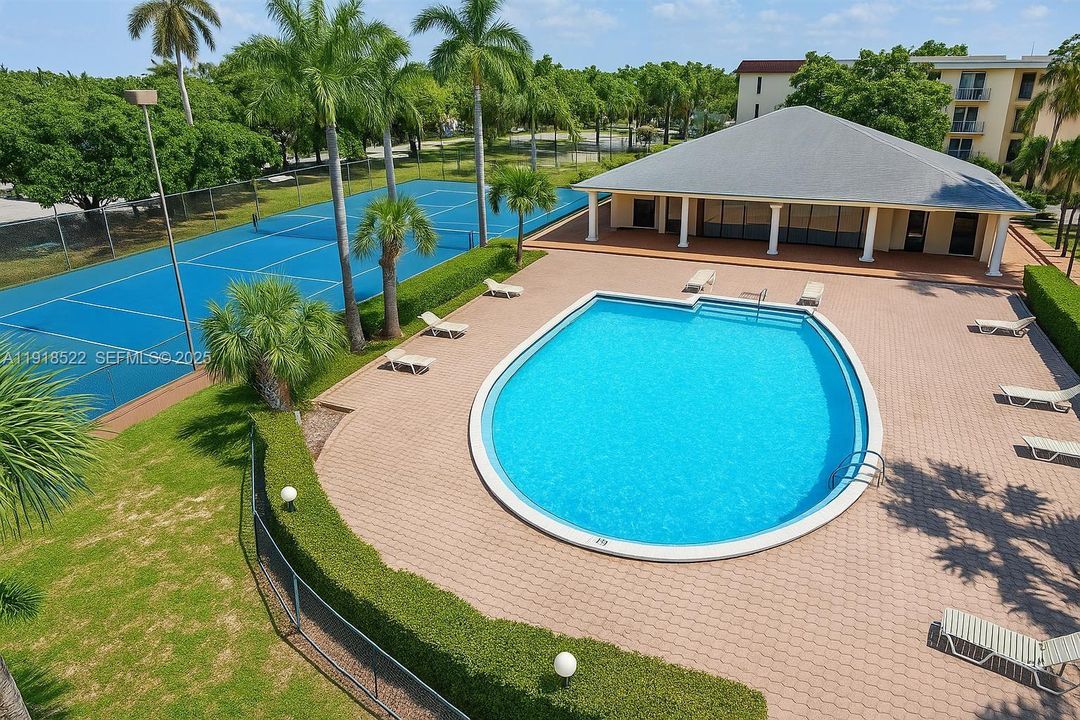 Под контрактом: $1,550 (1 спален, 1 ванн, 816 Квадратных фут)