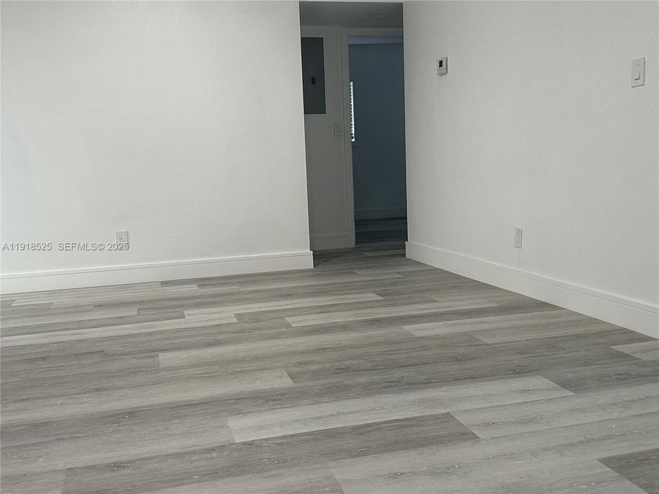 出租: $3,200 (3 贝兹, 2 浴室, 929 平方英尺)